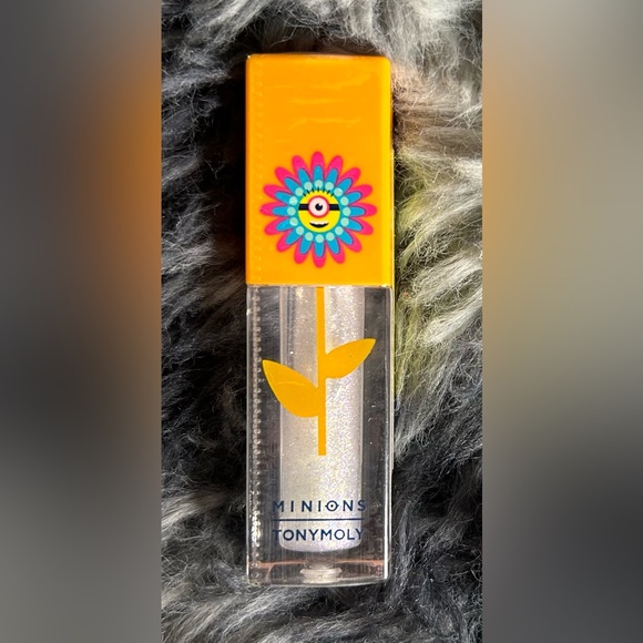TONYMOLY
Minions Lip Gloss (02 Vibes) - Picture 5 of 10